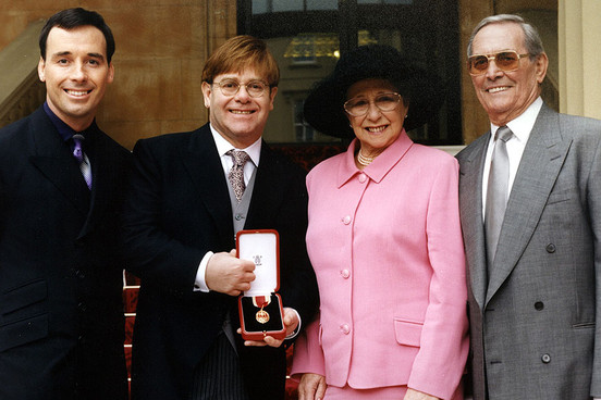 Elton John 1998