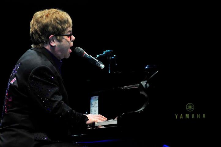 Elton John - Grande Prairie 2012